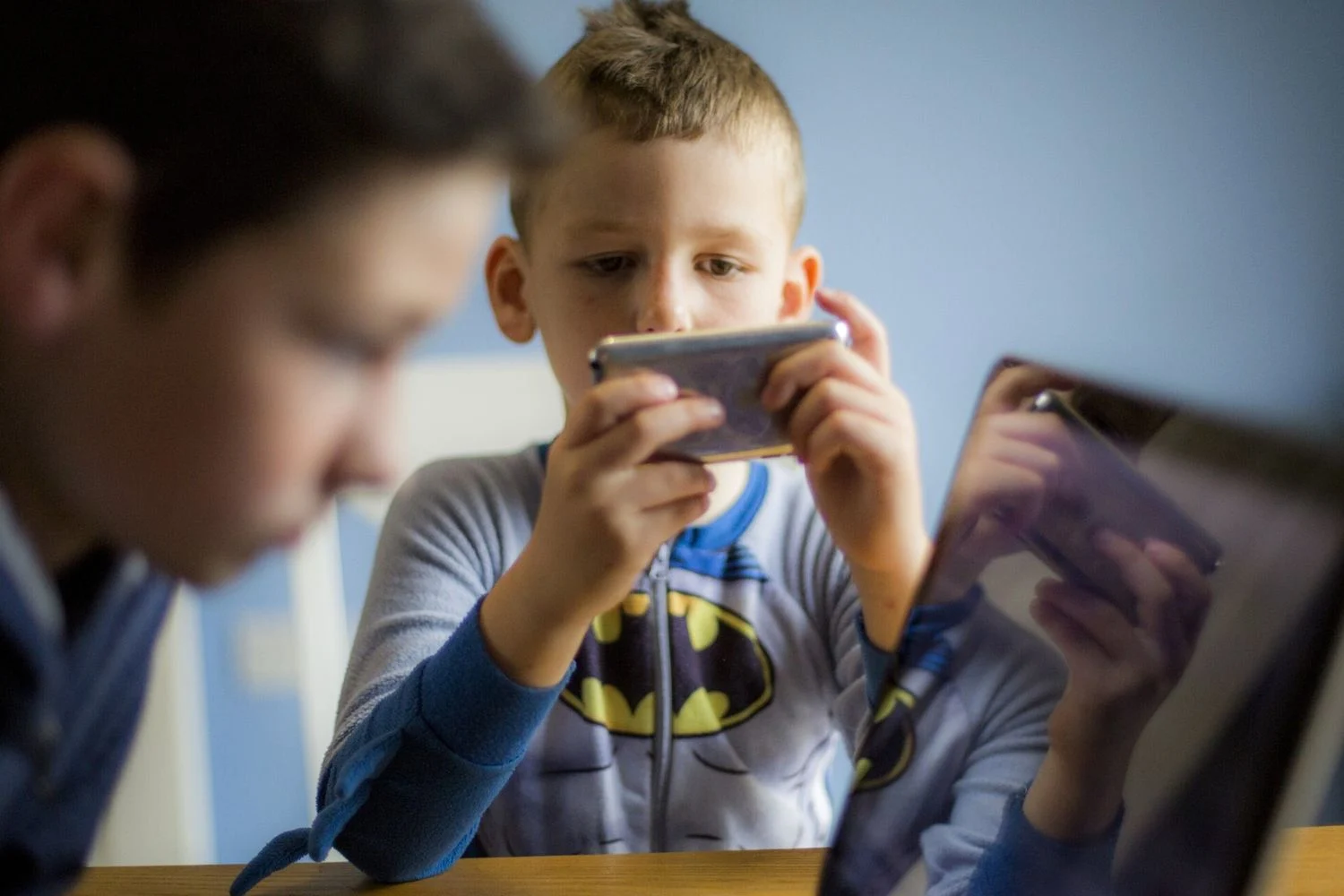 Celular para crianças: 5 regras (e uma a mais) para evitar a dependência digital