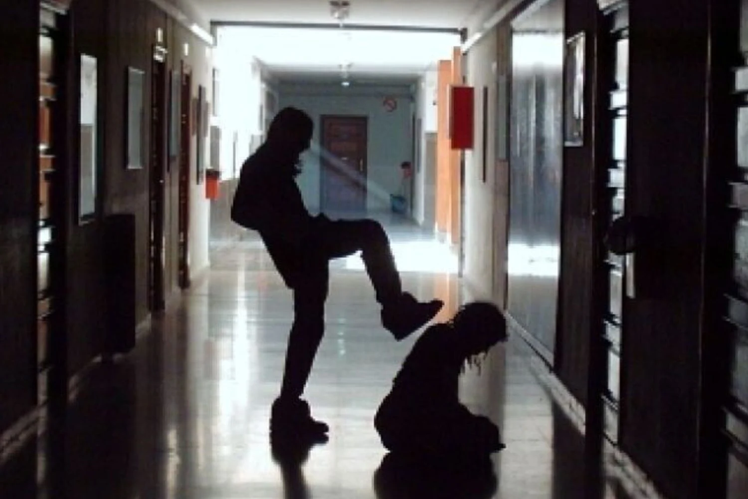 Reabertas investigações sobre o suicídio do adolescente em Senigallia após erro processual