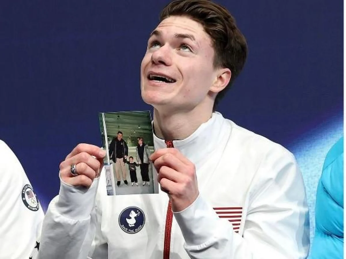 Maxim Naumov e a foto dos pais: emoção e memória na estreia olímpica em Milano‑Cortina