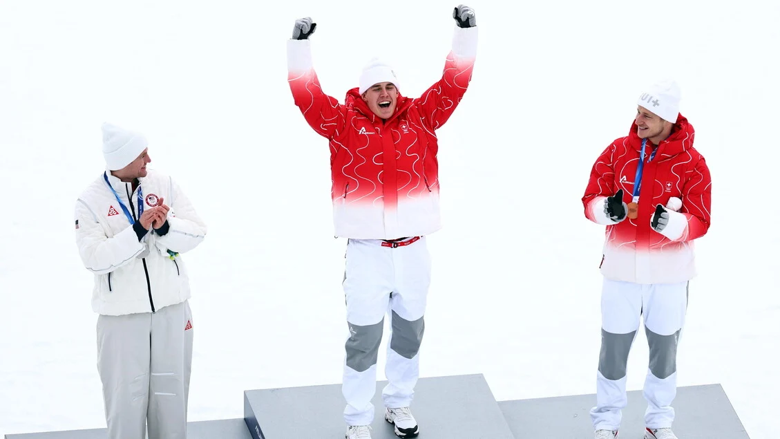Von Allmen consagra domínio em Milano Cortina: terceiro ouro no Super-G e promessa de manter a humildade
