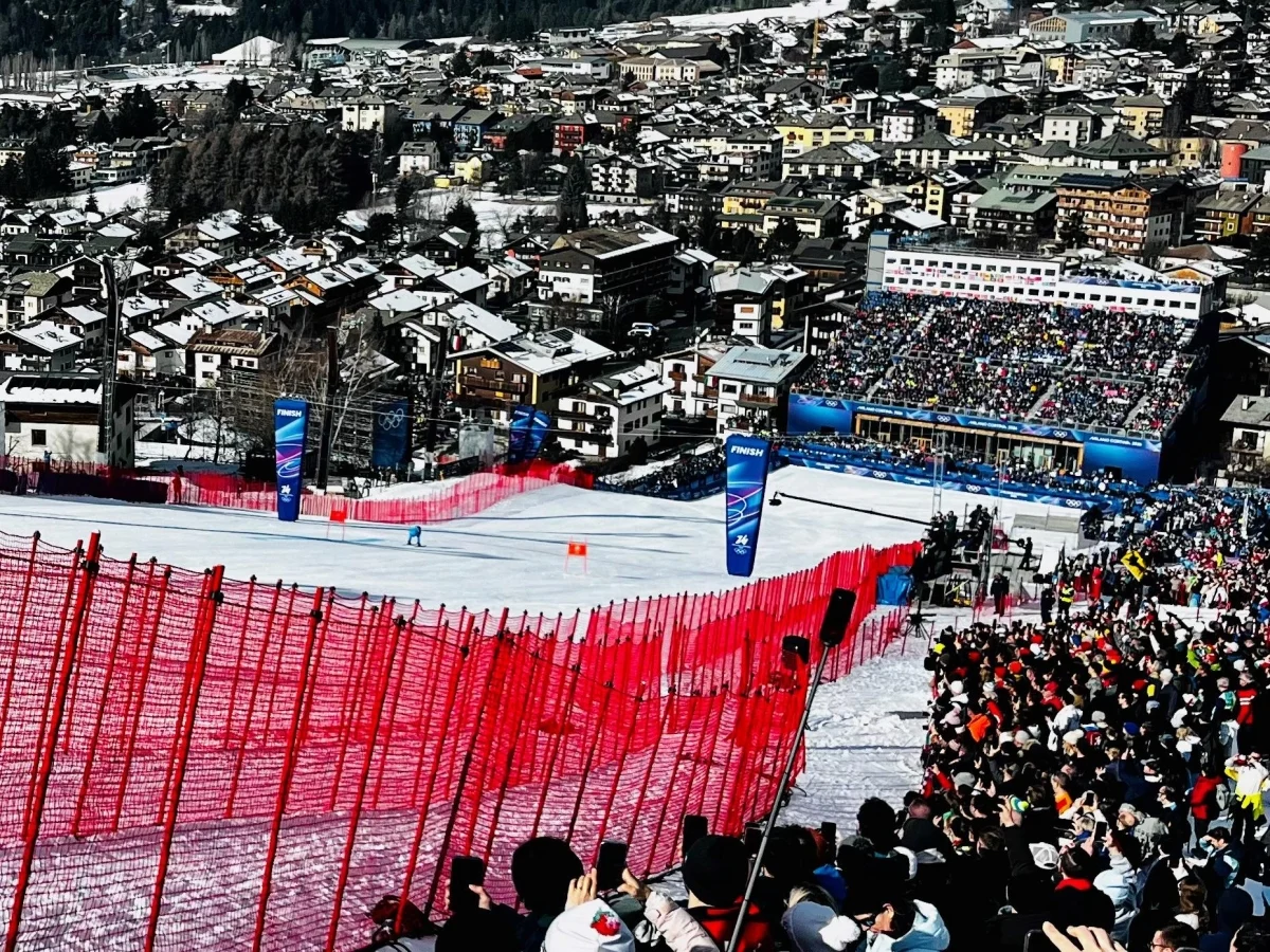 Em Bormio, a tribuna vira reino do GGG: como Giovanni Franzoni conquistou uma geração de jovens esquiadores