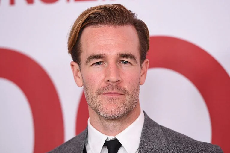 Addio a James Van Der Beek, il volto di "Dawson's Creek". Aveva 48 anni — rainews.it