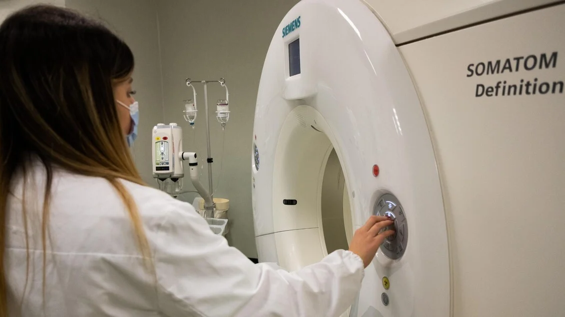 Mulheres e IA nas ciências: apenas 26% atuam diretamente com inteligência artificial na Itália