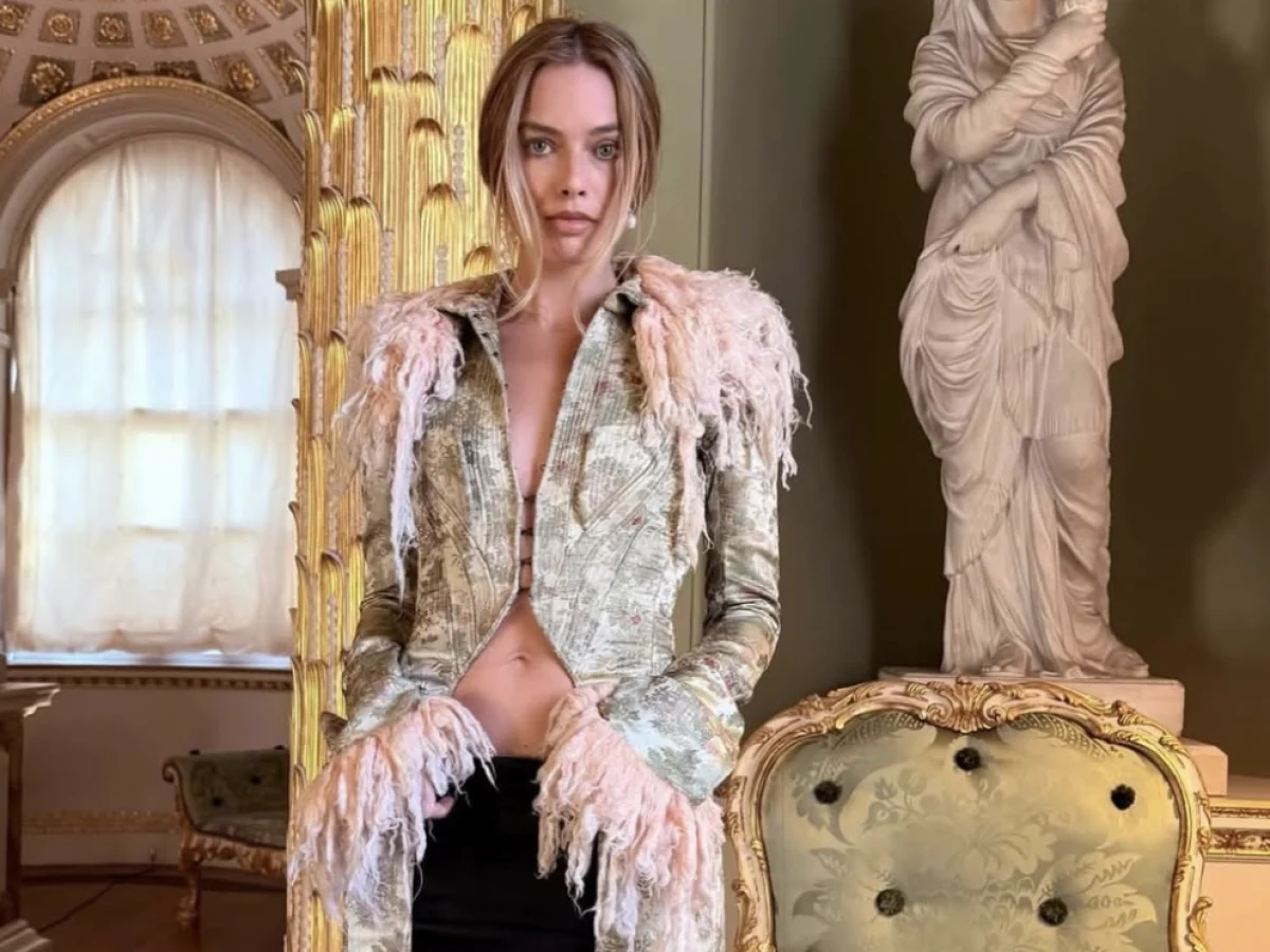 Margot Robbie revela episódio de bodyshaming: o livro que recebeu no início da carreira