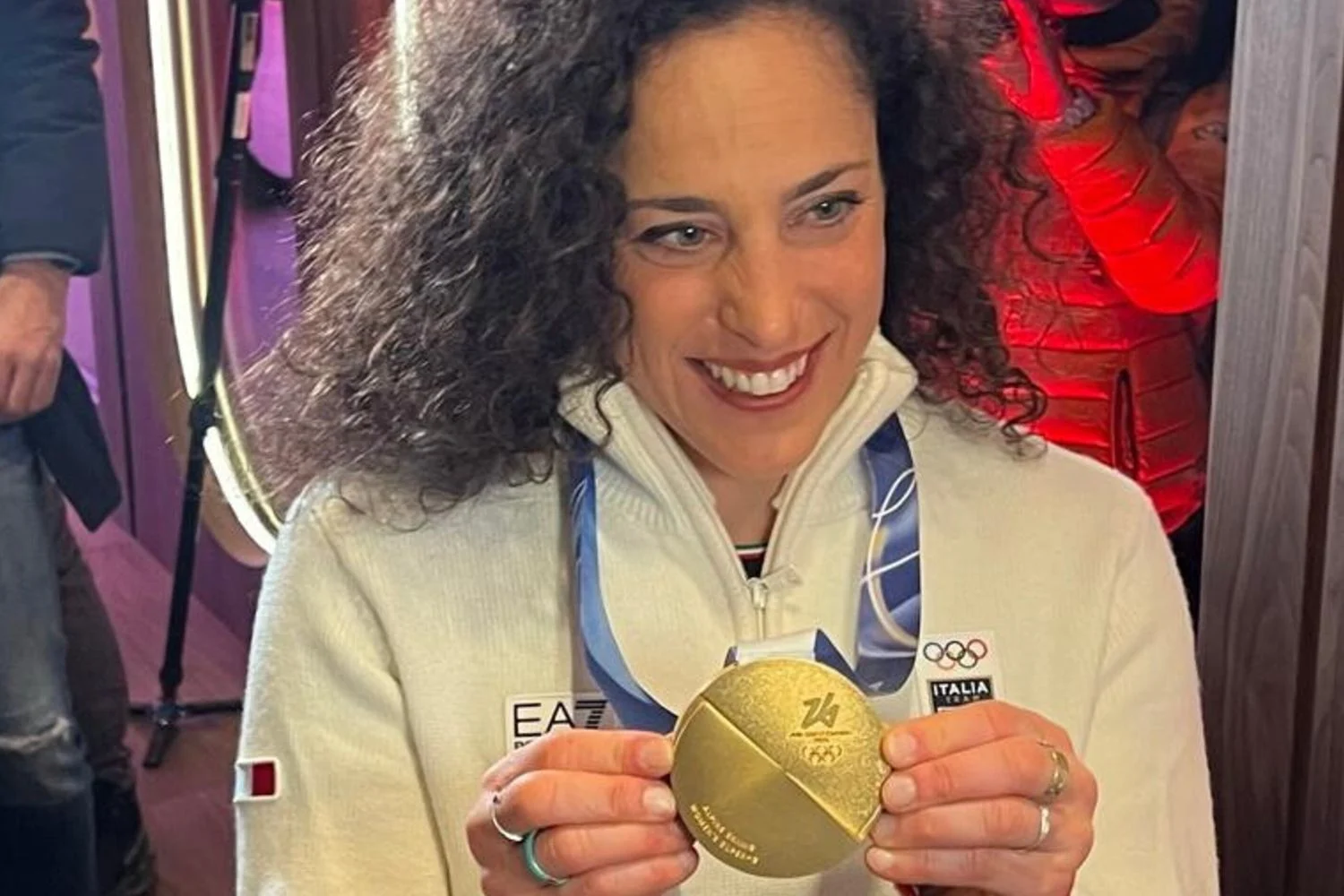 Federica Brignone conquista ouro histórico no Super-G em Cortina e sela recuperação após grave lesão