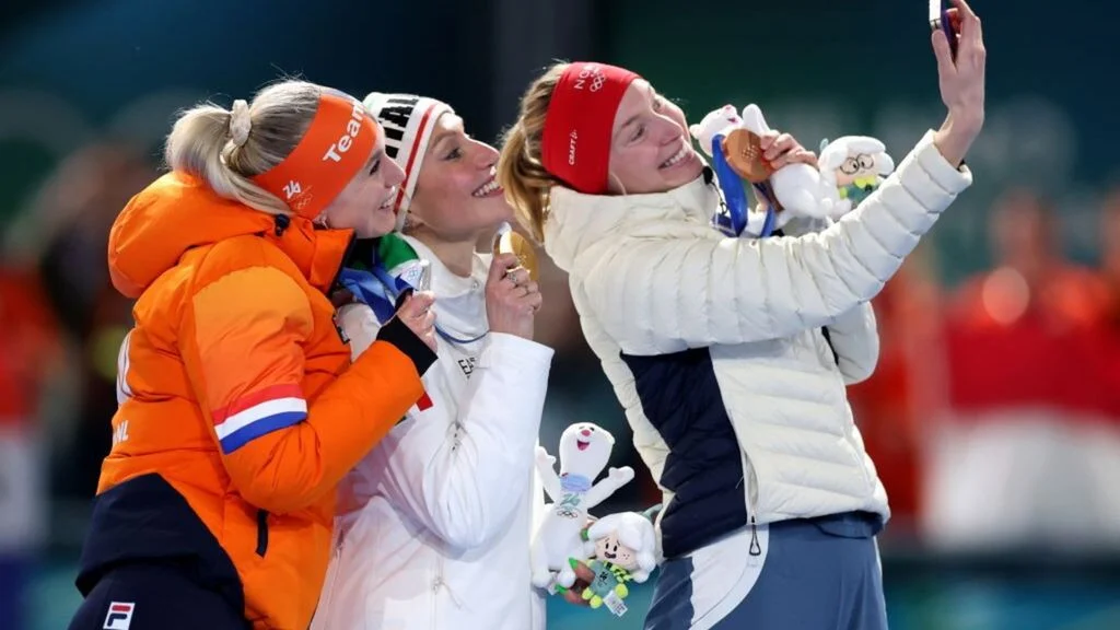 Lollobrigida pattini d'oro, trionfa anche nei 5000 metri. Bronzo per l'Italia dello slittino — agi.it