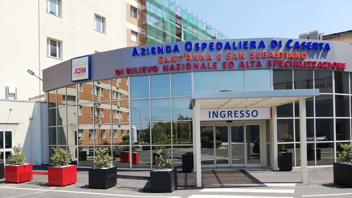 Hospital de Caserta implanta duas próteses cardíacas em cirurgia complexa com êxito