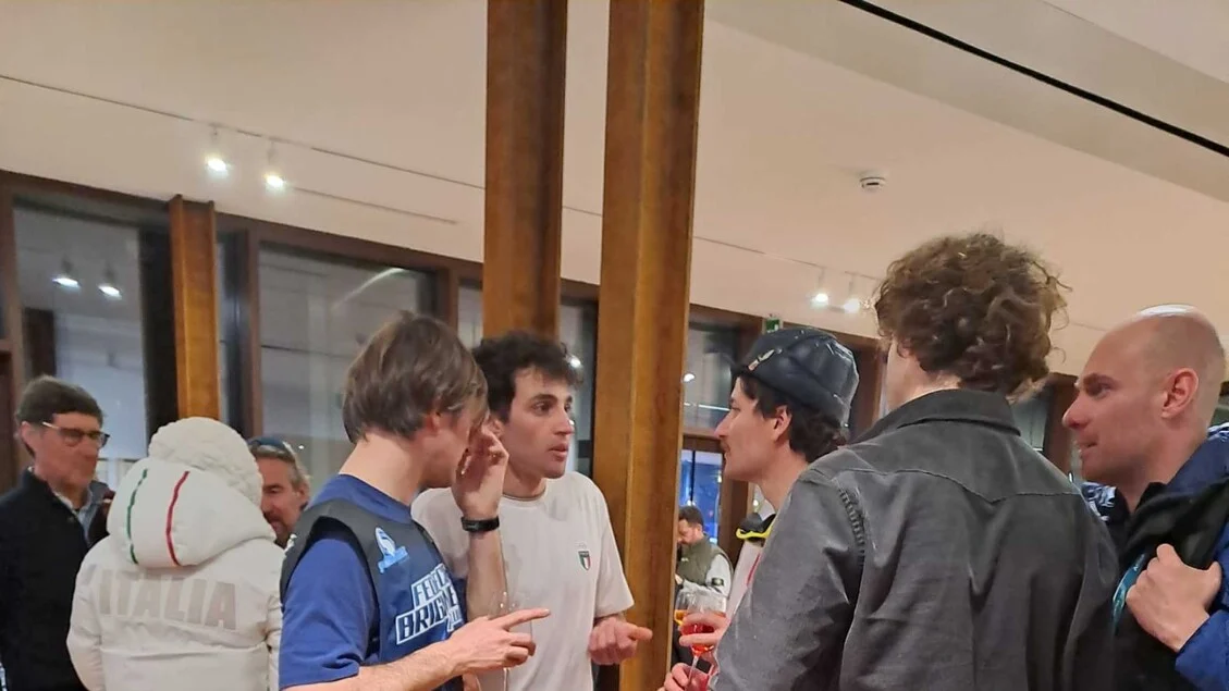 Cortina celebra Federica Brignone: uma 'tigre' inflável domina a Casa Italia após ouro no Super-G