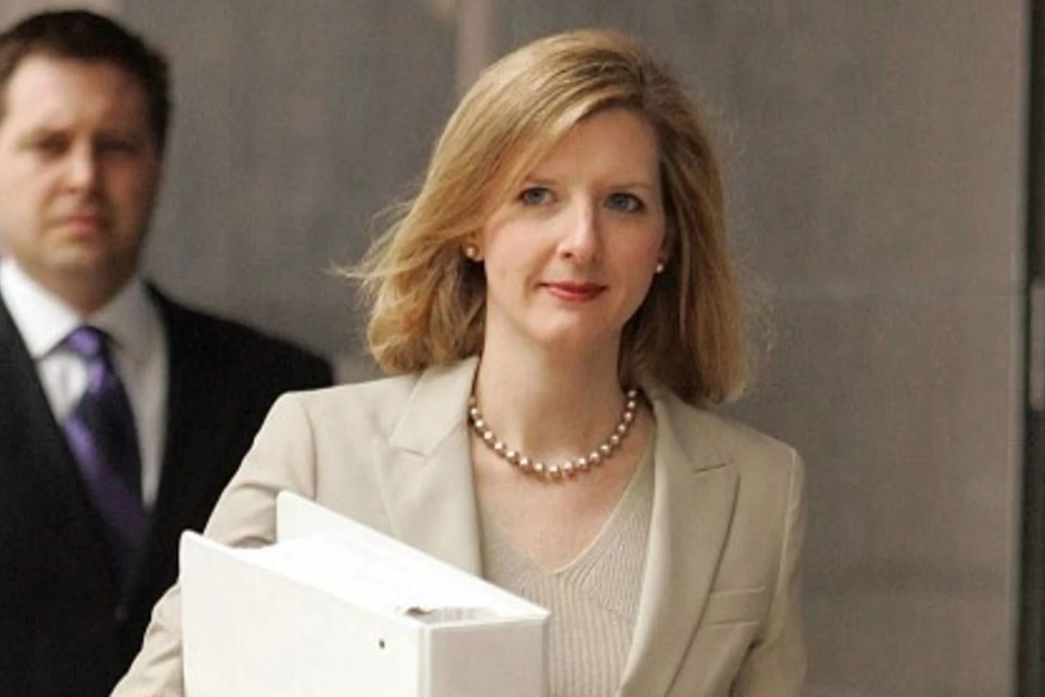 Chefia jurídica da Goldman Sachs pede demissão após ligação com Jeffrey Epstein revelada em documentos do DOJ