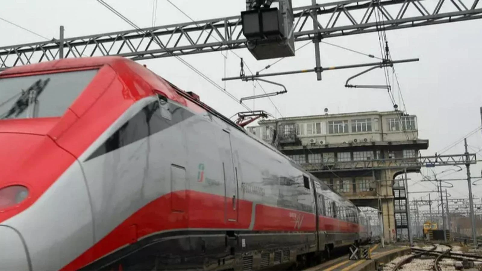 Sabotagens interrompem linhas AV Roma–Nápoles e Roma–Florença; atrasos chegam a 120 minutos