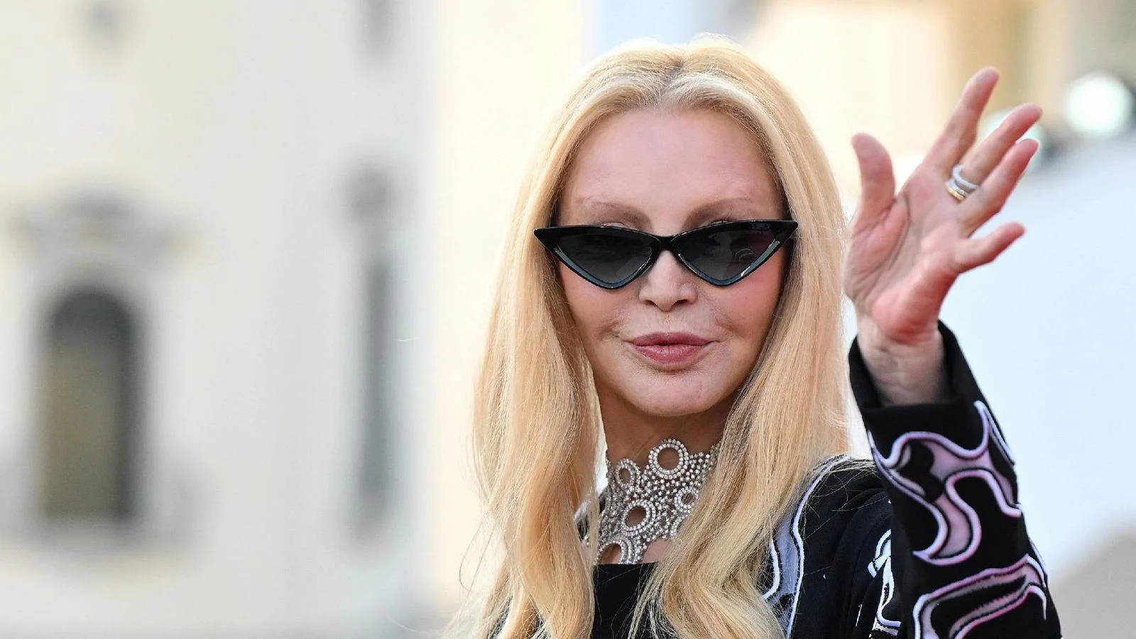 Patty Pravo em Sanremo 2026: 'Opera' e o mito que continua a reescrever-se