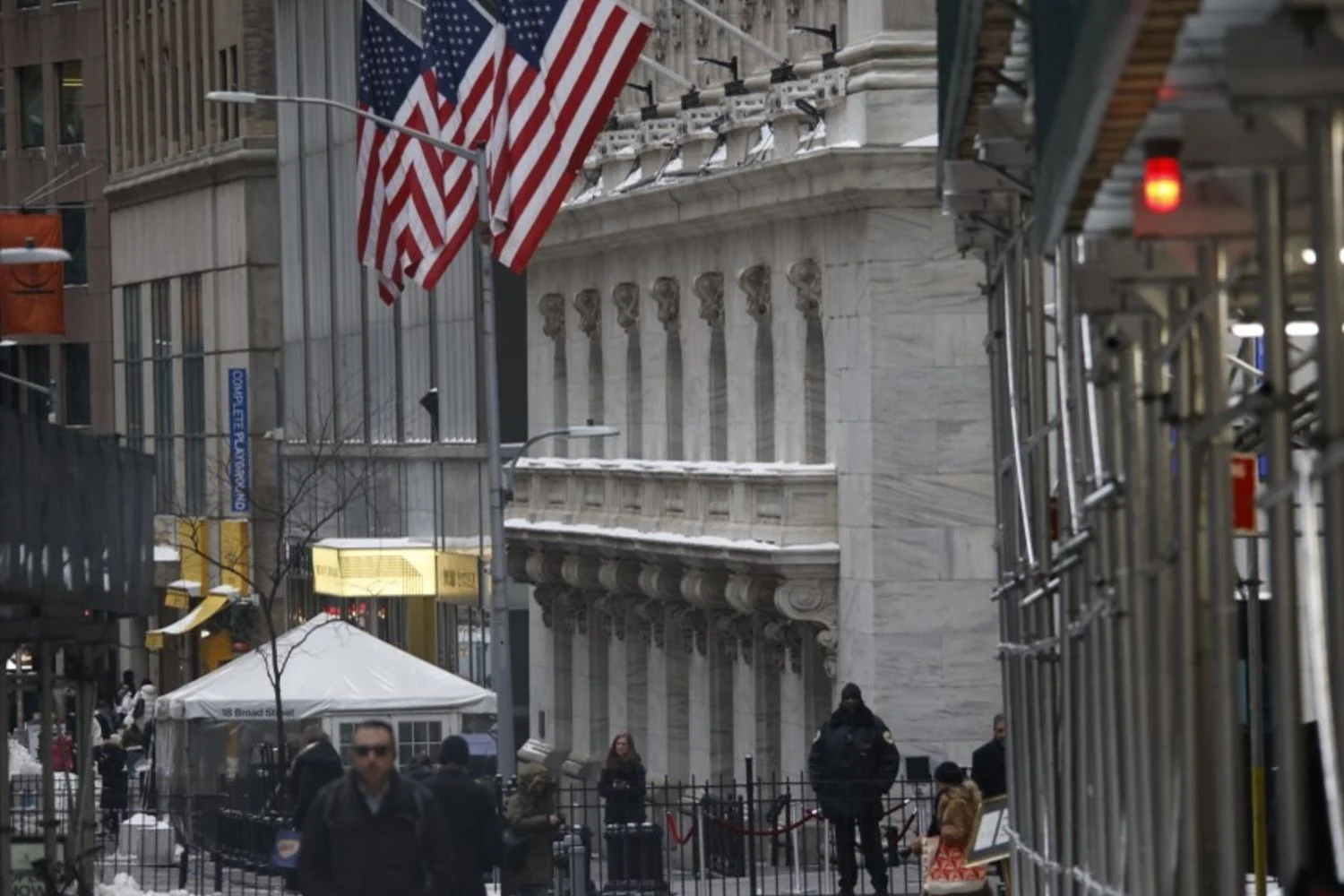 Inflação nos EUA desacelera a 2,4% em janeiro, abaixo das expectativas