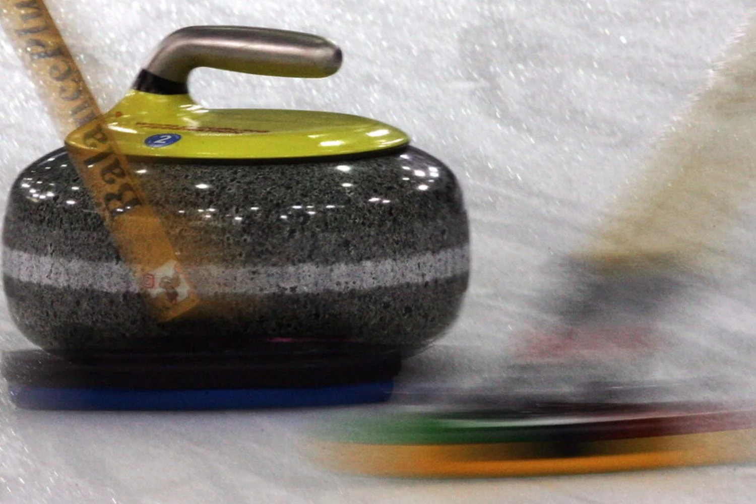 Discussão acalorada no curling de Cortina: confronto entre Suécia e Canadá vira caso nacional