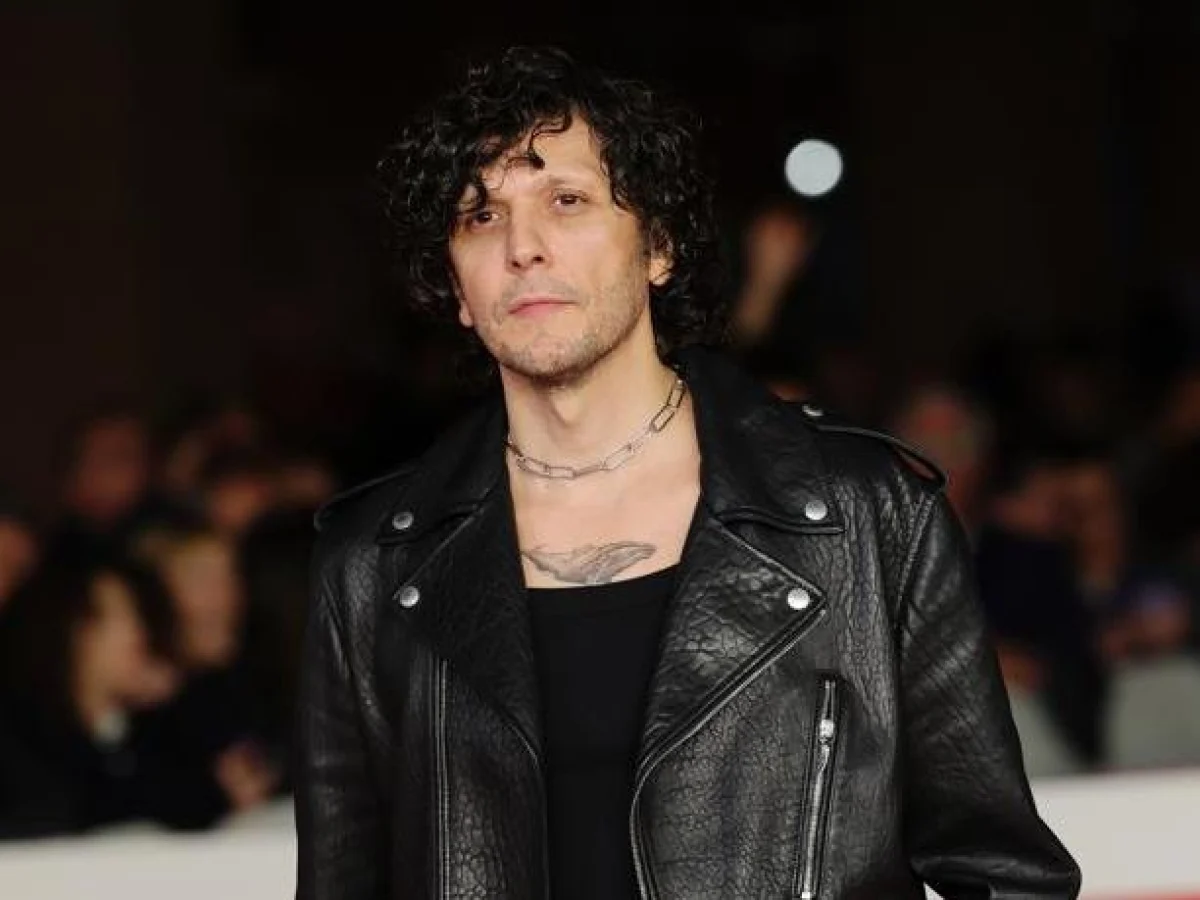 Ermal Meta leva a voz das crianças de Gaza a Sanremo com 'Stella Stellina'