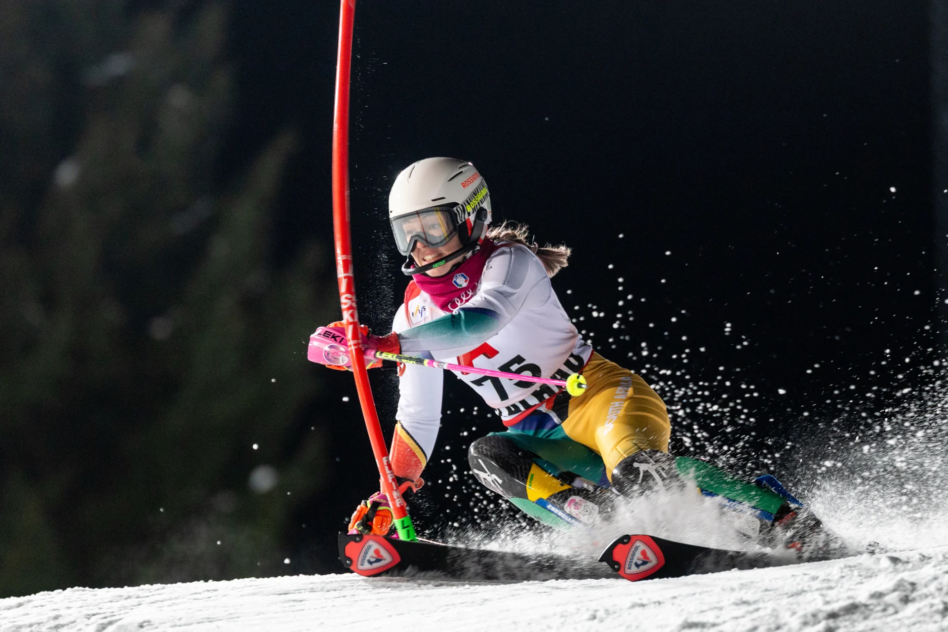 Olimpiadi Milano Cortina, chi è Lara Markthaler: la prima sciatrice sudafricana ai Giochi tra vita in Italia, spillette, Brignone e Snoop Dog — milano.corriere.it