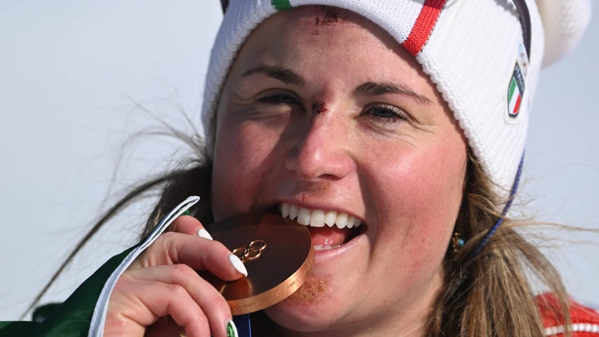Michela Moioli: bronze em Livigno, rosto marcado e a consistência de uma campeã que virou símbolo