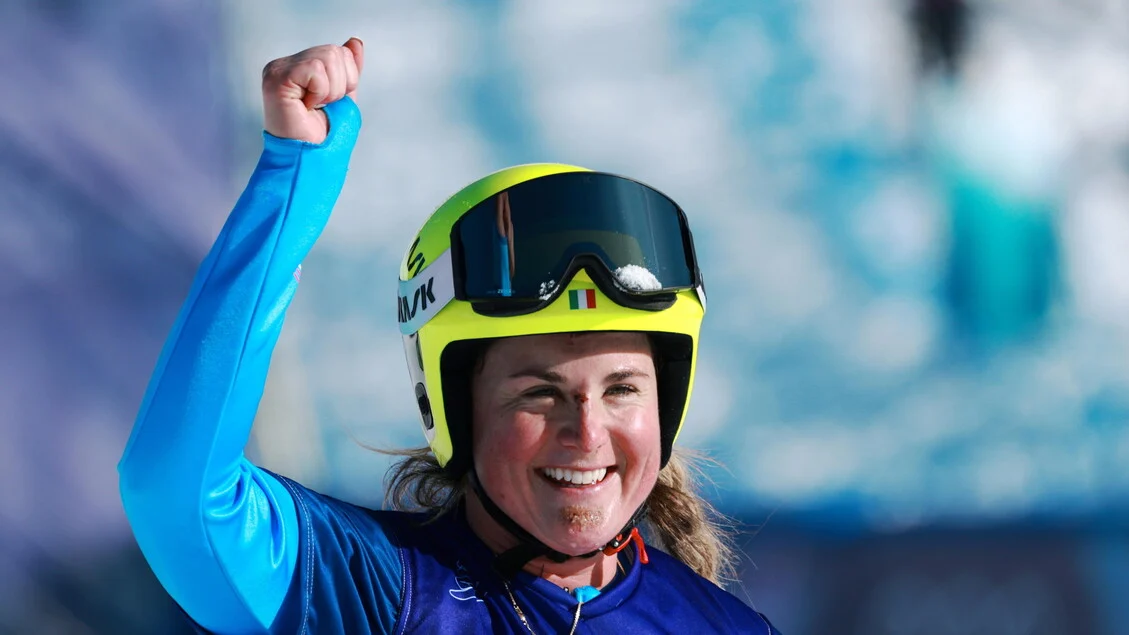 Michela Moioli chega a Livigno e ri do rosto machucado: 'O truque faz milagres'