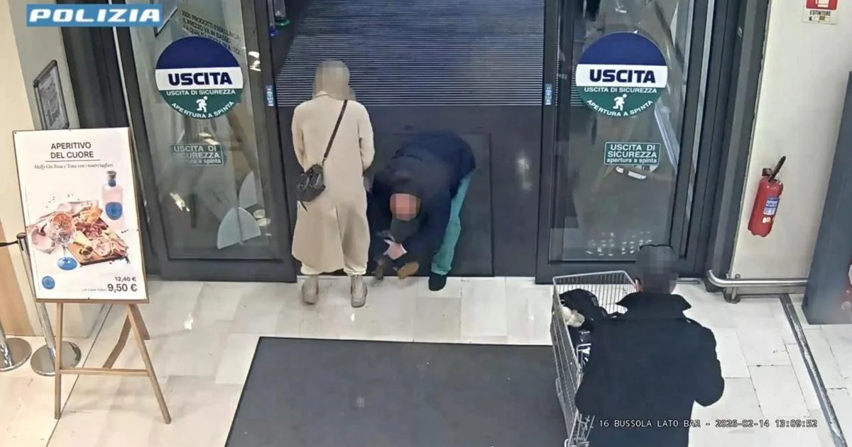 Terror em Bergamo: homem tenta arrancar bebê de 18 meses na entrada de supermercado; preso em flagrante