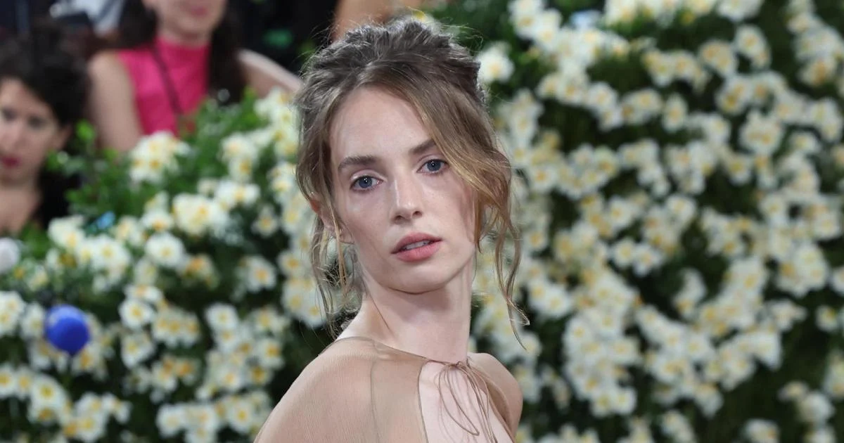 Maya Hawke se casa em Nova York em cerimônia íntima com elenco de Stranger Things presente