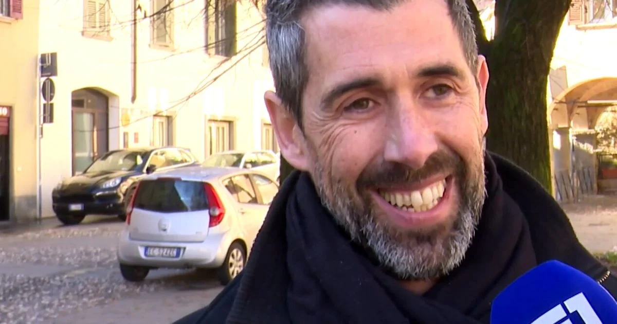 Bérgamo: homem sem-teto tenta sequestrar bebê em supermercado; pai reage e salva a filha