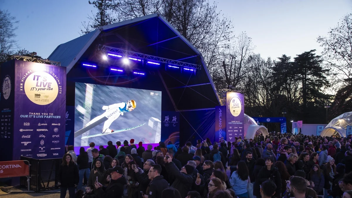 Milano, domenica di tifo e medaglie olimpiche tra Castello e Triennale: in 10mila a «Casa Italia» per Brignone e Vittozzi — milano.corriere.it