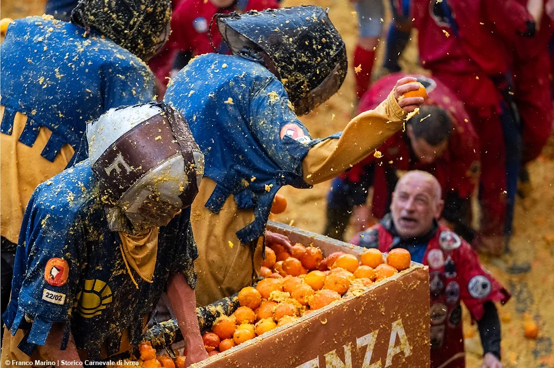 Carnevale di Ivrea: 138 feridos na primeira batalha e público recorde, acompanhe o Penúltimo dia