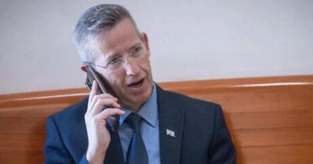 Gaza, segretario israeliano Fuchs lancia l'ultimatum e minaccia: "Hamas ha 60 giorni per disarmarsi, altrimenti torneremo in guerra" — ilgiornaleditalia.it