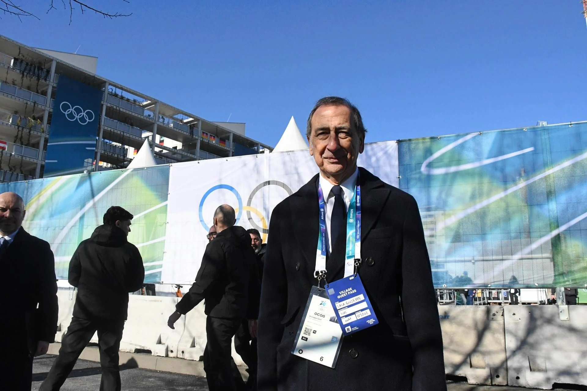 Giuseppe Sala desliza em Cortina:  O prefeito de Milão e a imagem pública em pista