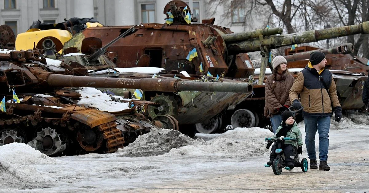 Massivo ataque russo com quase 400 drones marca início de negociações trilaterais em Genebra