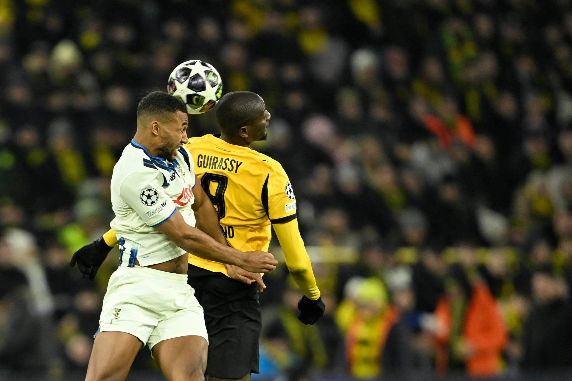 Atalanta perde por 2-0 para Dortmund no playoff; Guirassy e Beier definem vantagem alemã