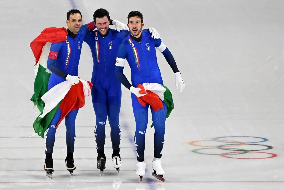 Milano Cortina, oro Italia in inseguimento squadre pattinaggio velocità: chi sono i campioni olimpici Ghiotto, Giovannini e Malfatti — adnkronos.com