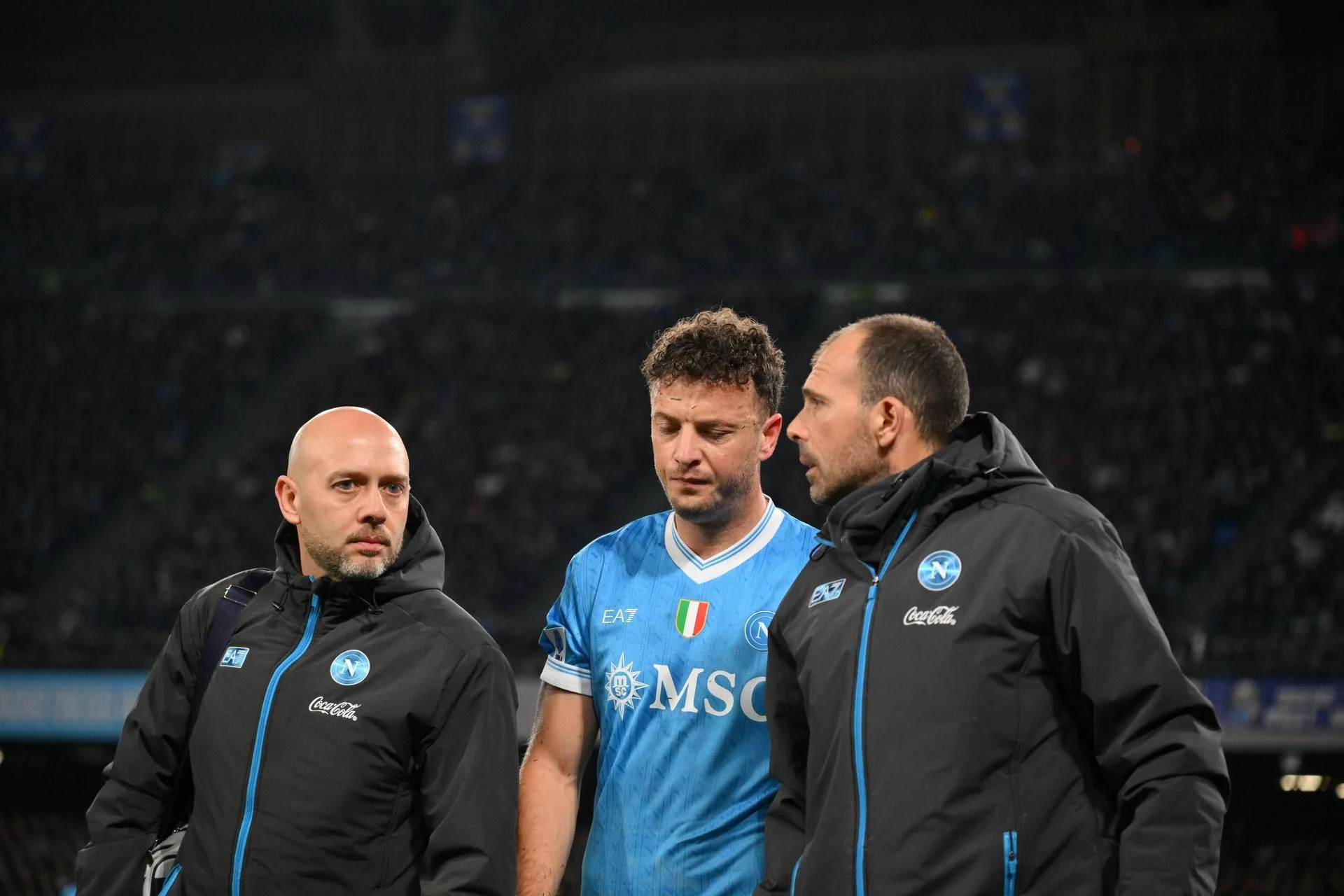 Napoli: Rrahmani sofre lesão grave no bíceps femoral e agrava crise defensiva