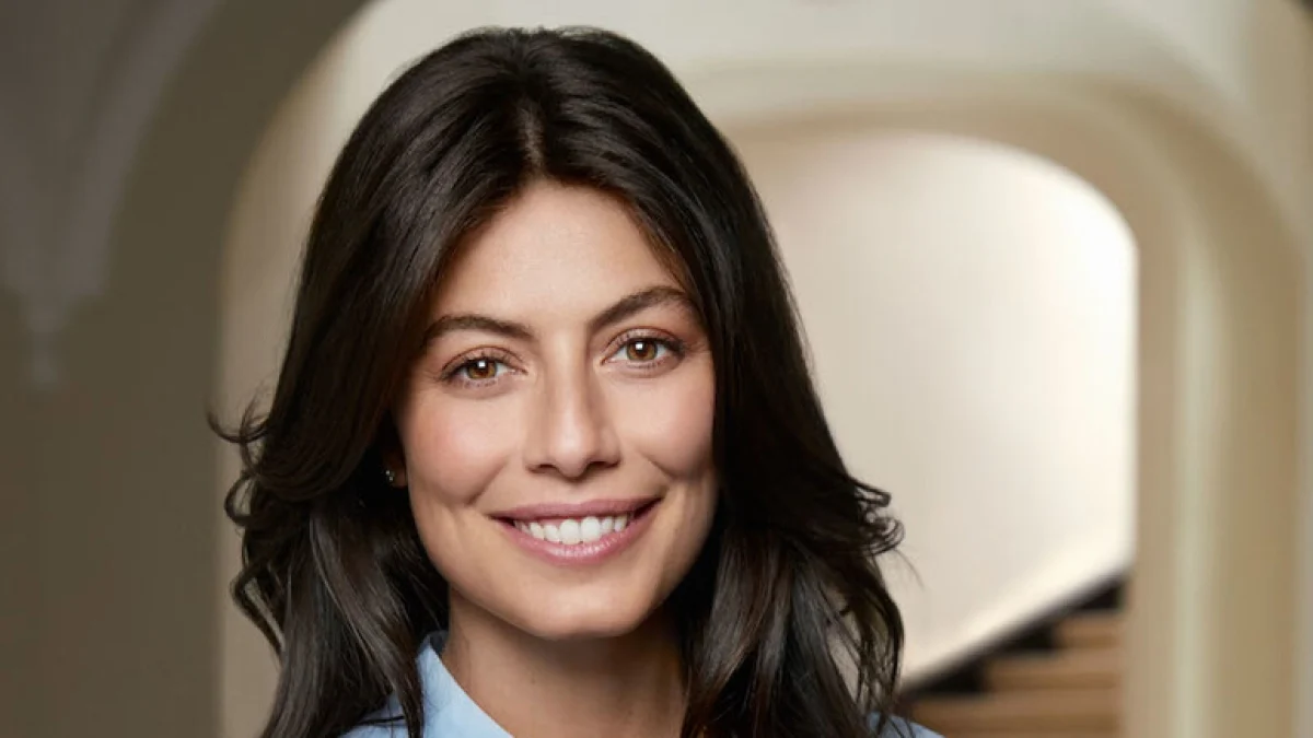 Alessandra Mastronardi faz 40 anos: da publicidade a protagonista de Doppio Gioco, o roteiro de uma carreira entre Roma e Nápoles