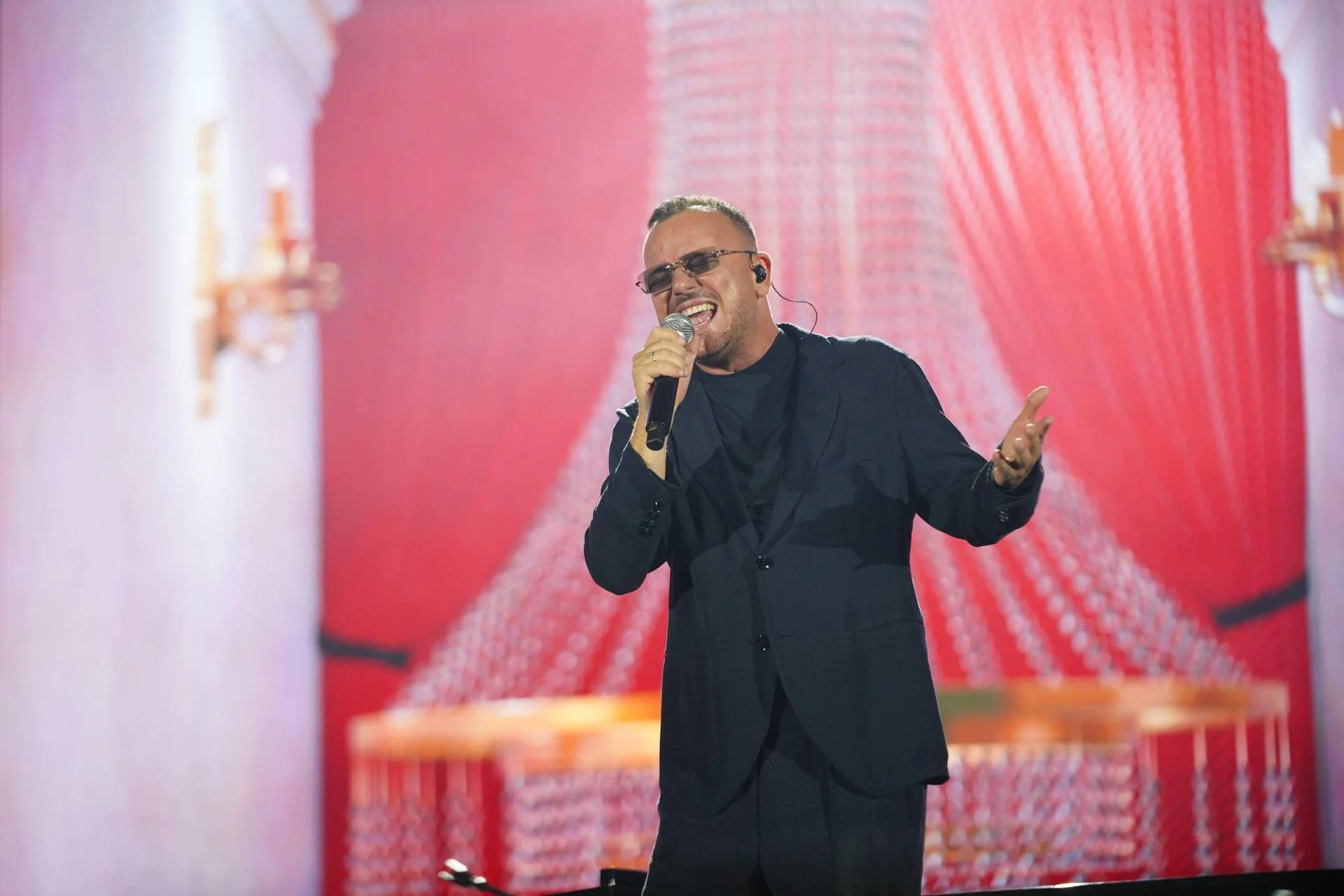 Morre Vincenzo D'Agostino, letrista dos sucessos de Gigi D'Alessio e autor de 'Rossetto e caffè'