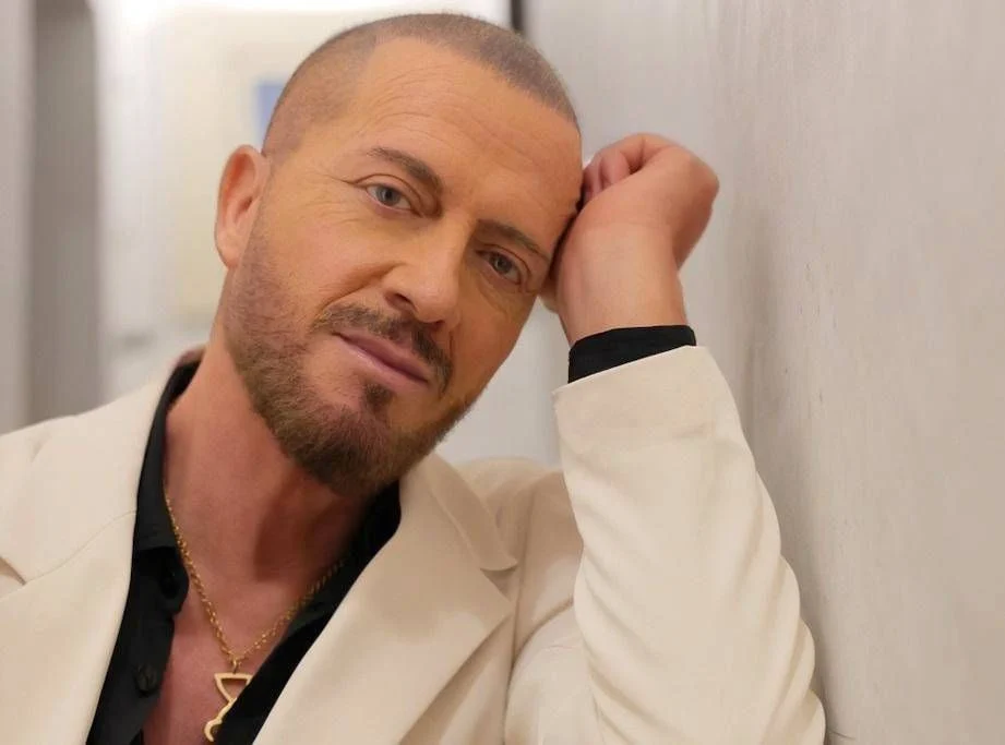 Raf em Sanremo 2026: “Melhor o sucesso que a vitória” — ‘Ora e per sempre’ nasce com o filho e afasta-se do Eurovision