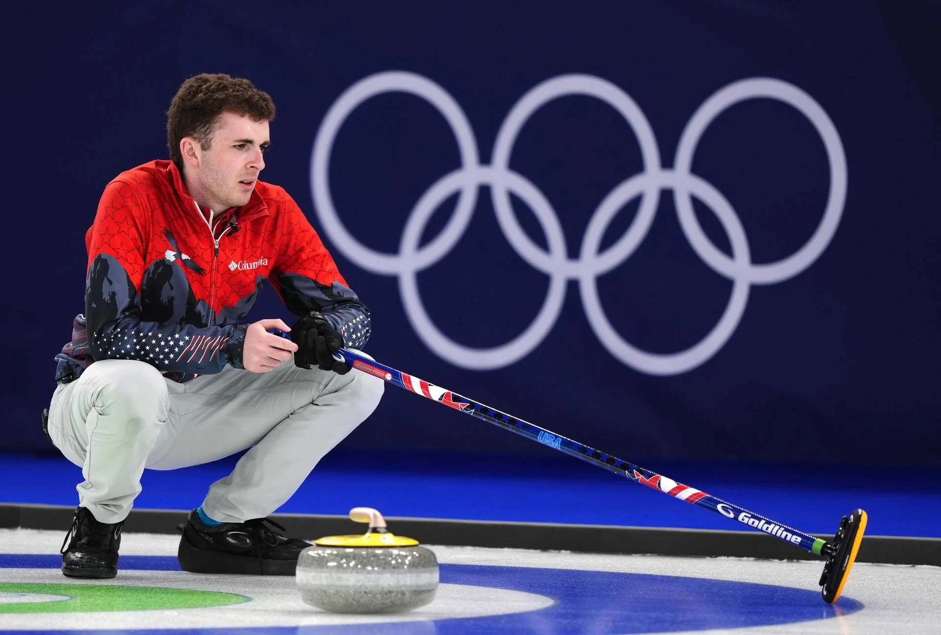 Casper escorrega em Milano Cortina 2026: queda vira momento viral no curling