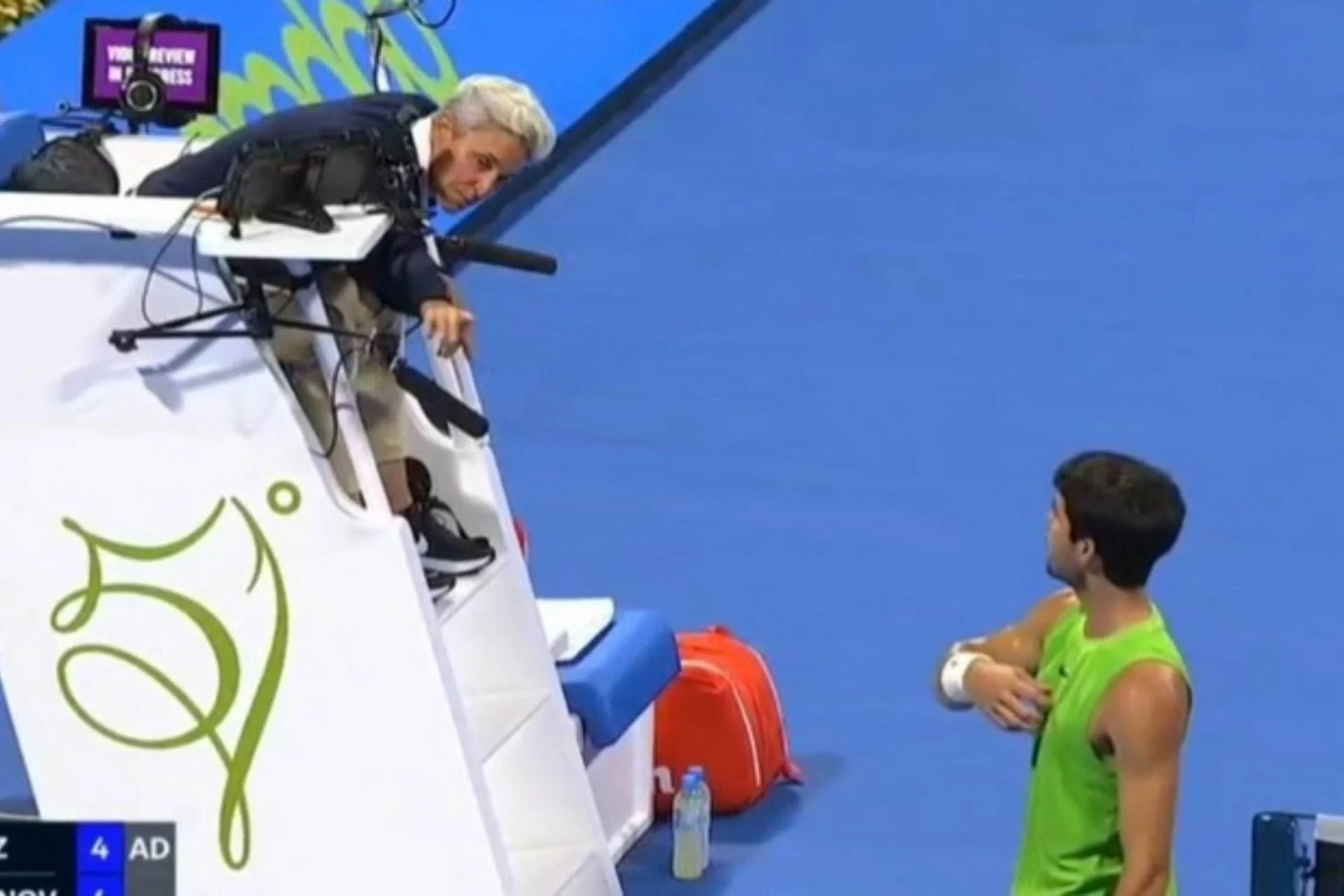 Alcaraz explode em Doha após advertência por time violation contra Khachanov