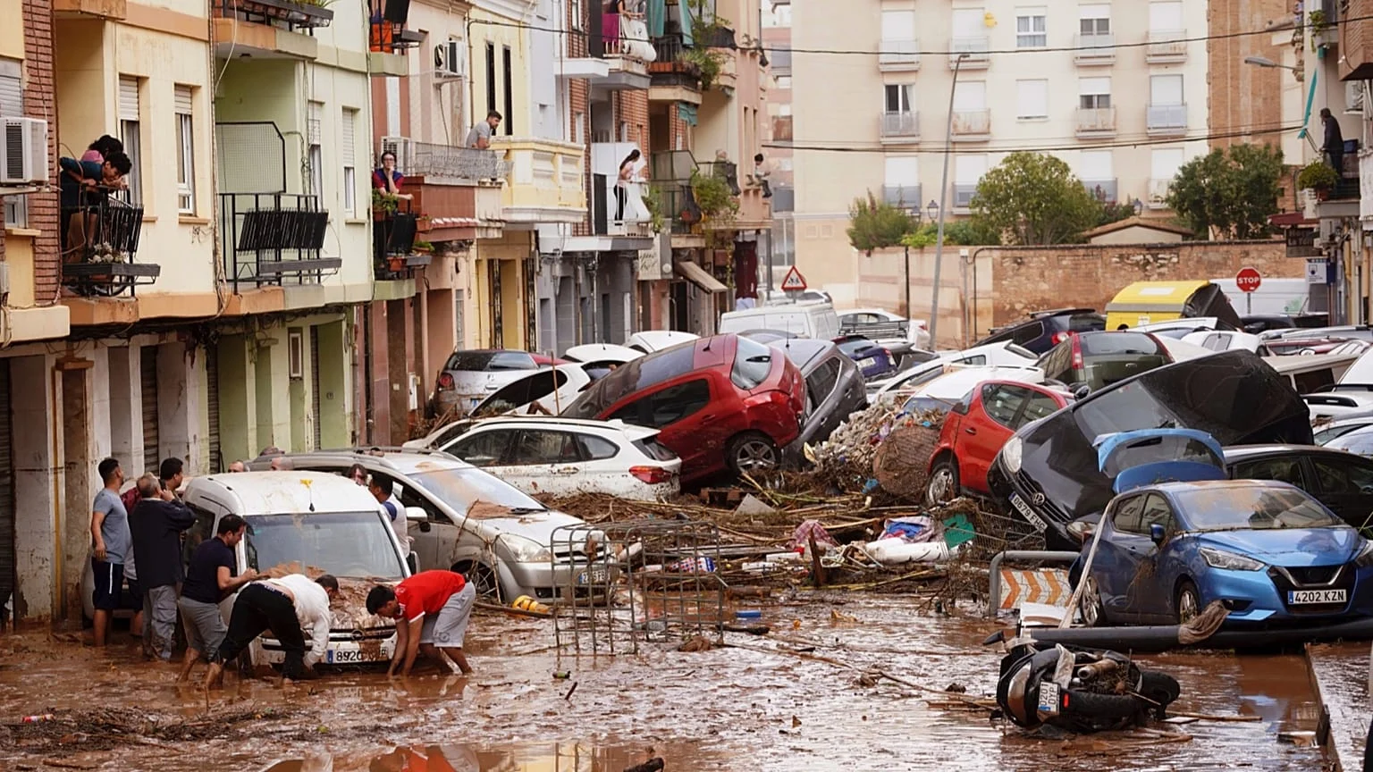 Inundação letal em Valência: estudo liga agravamento das chuvas aos combustíveis fósseis
