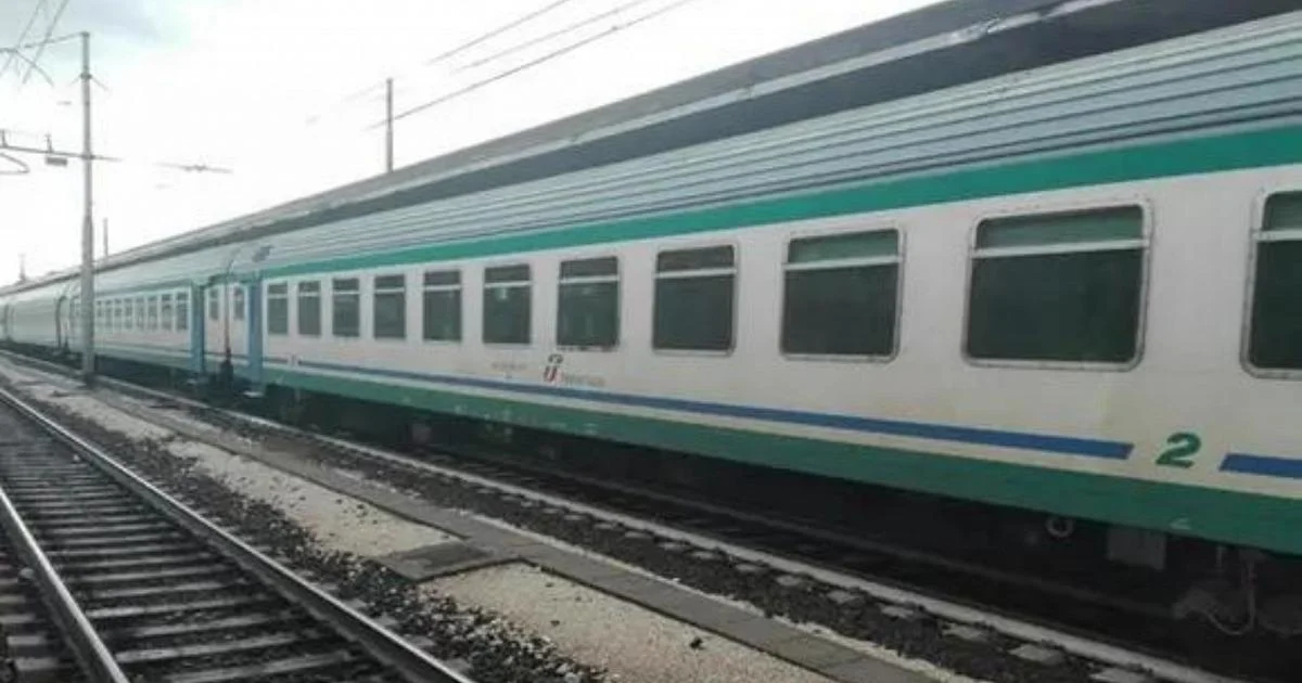 Tragédia no Trapani: jovem de 17 anos com fones não ouviu o trem e morreu