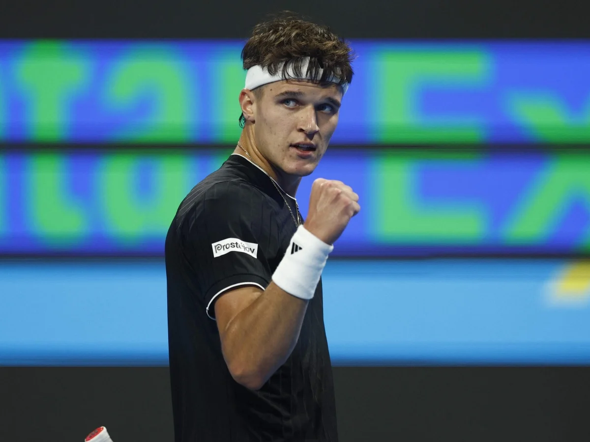 Jakub Mensik: o jovem tcheco que desafia Sinner e Alcaraz após vitória em Doha