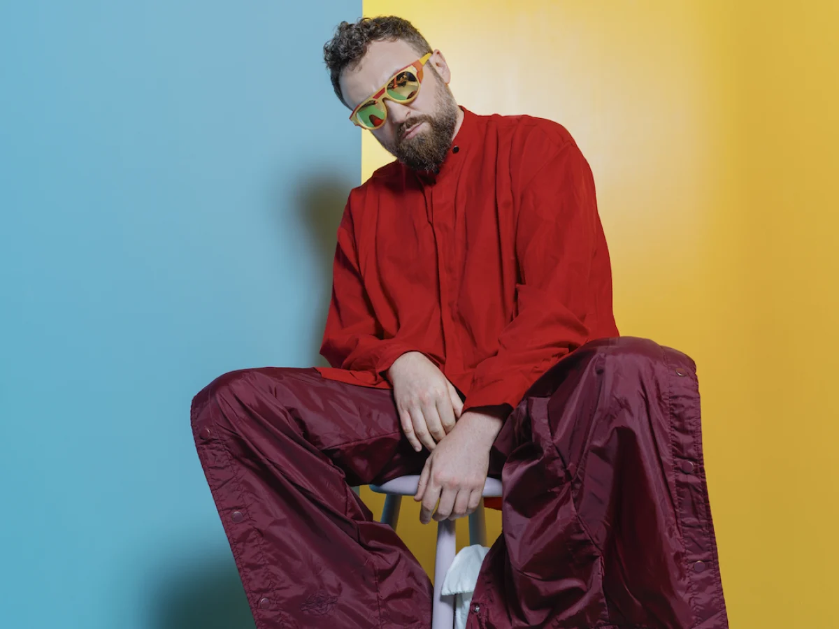 Dargen D'Amico: depois do apoio a Gaza, a Rai o ignorou; em Sanremo, nunca recebeu tantos insultos