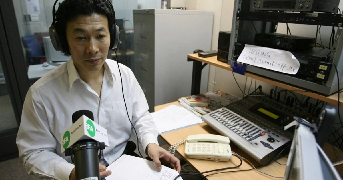 Ressurgimento estratégico: Radio Free Asia volta a transmitir para a China após cortes de financiamento