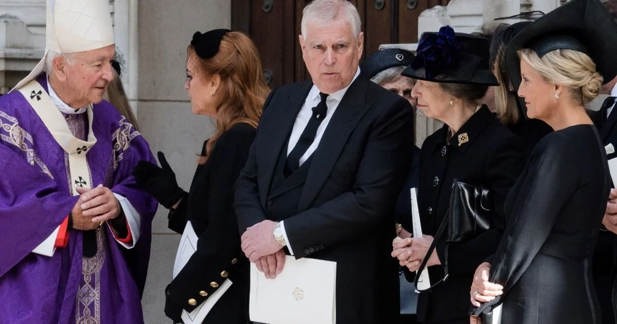 Carlo III aceitaria retirar Andrea da linha de sucessão em cenário legal complexo