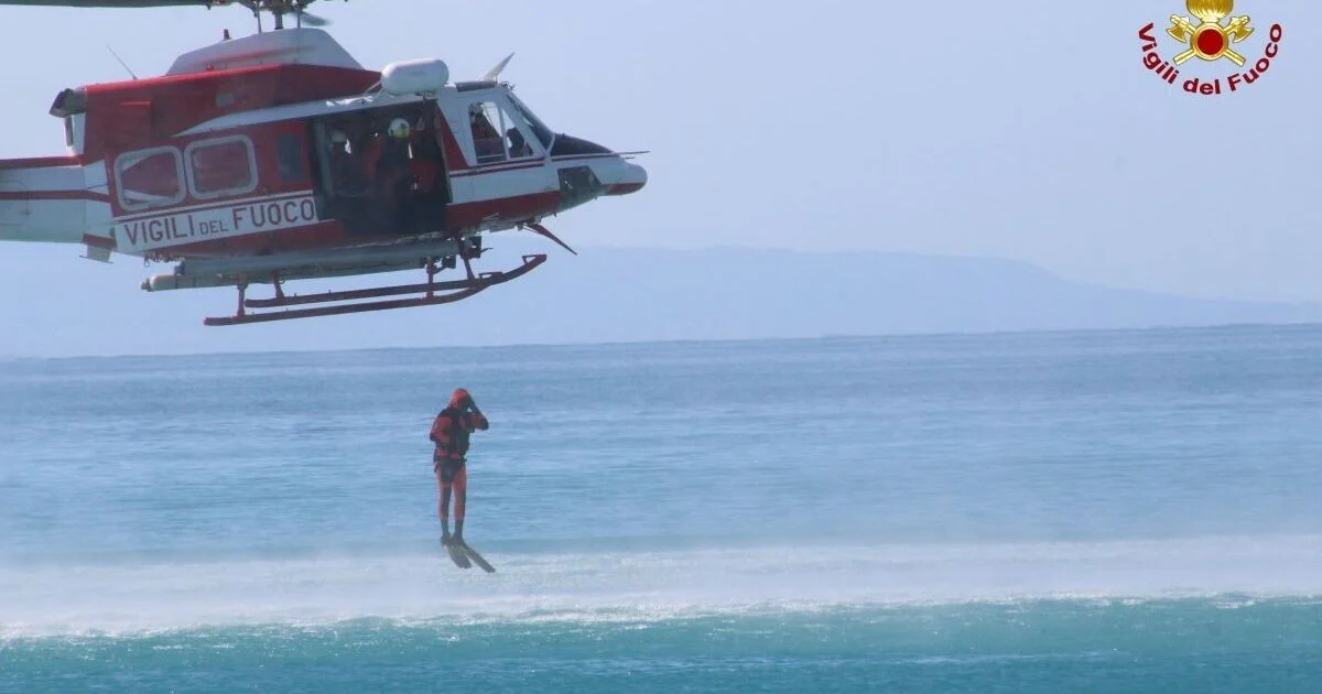 Busca a jovem que agrediu a mãe e se jogou no mar em Civitanova Marche; mãe em coma, sem risco de morte