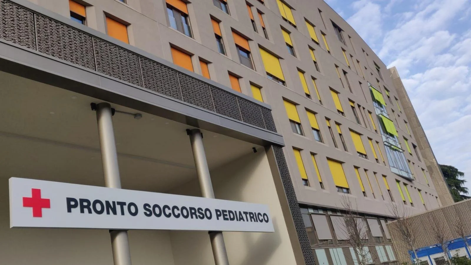 Menina de 12 anos internada em Padova com suspeita de malária após retorno da África