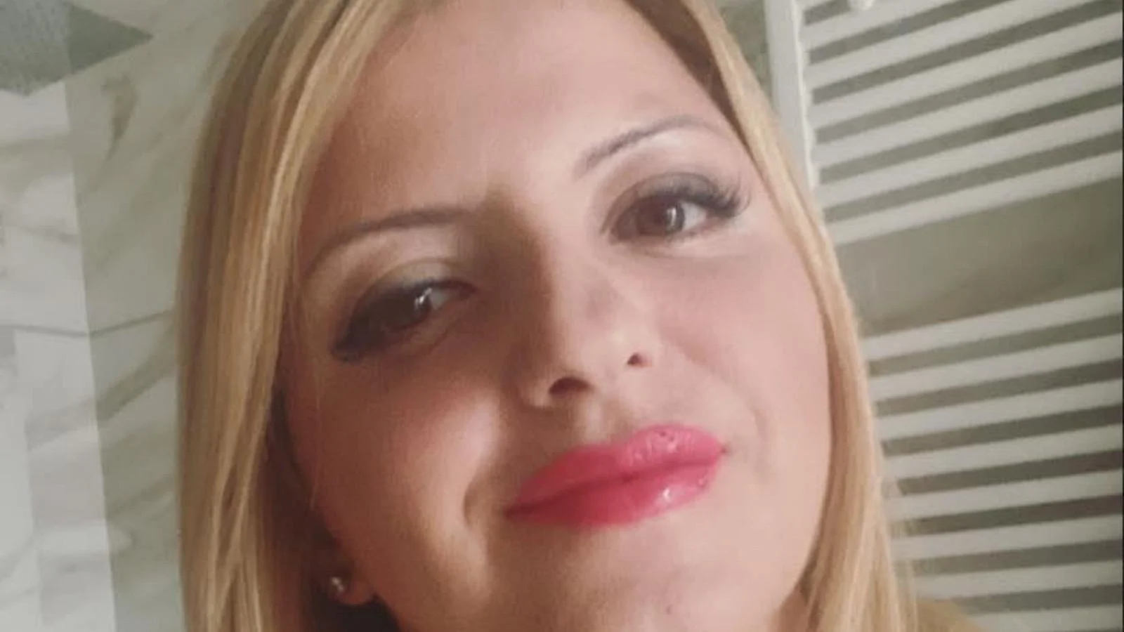 Foggia: marido detido por homicídio premeditado após mulher ser queimada em carro