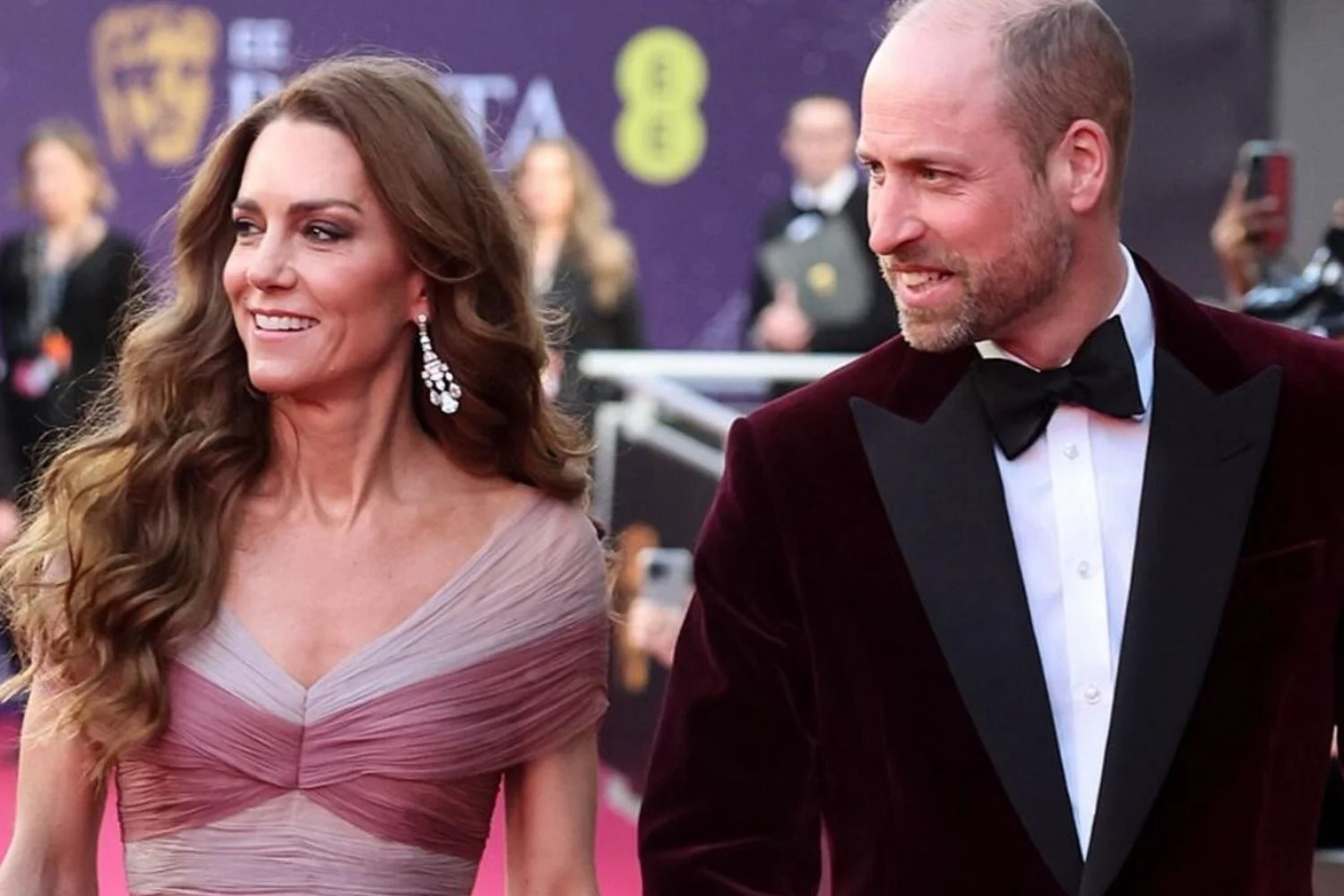 BAFTA 2026: Kate e William vestem burgundy e joias históricas numa estratégia de imagem
