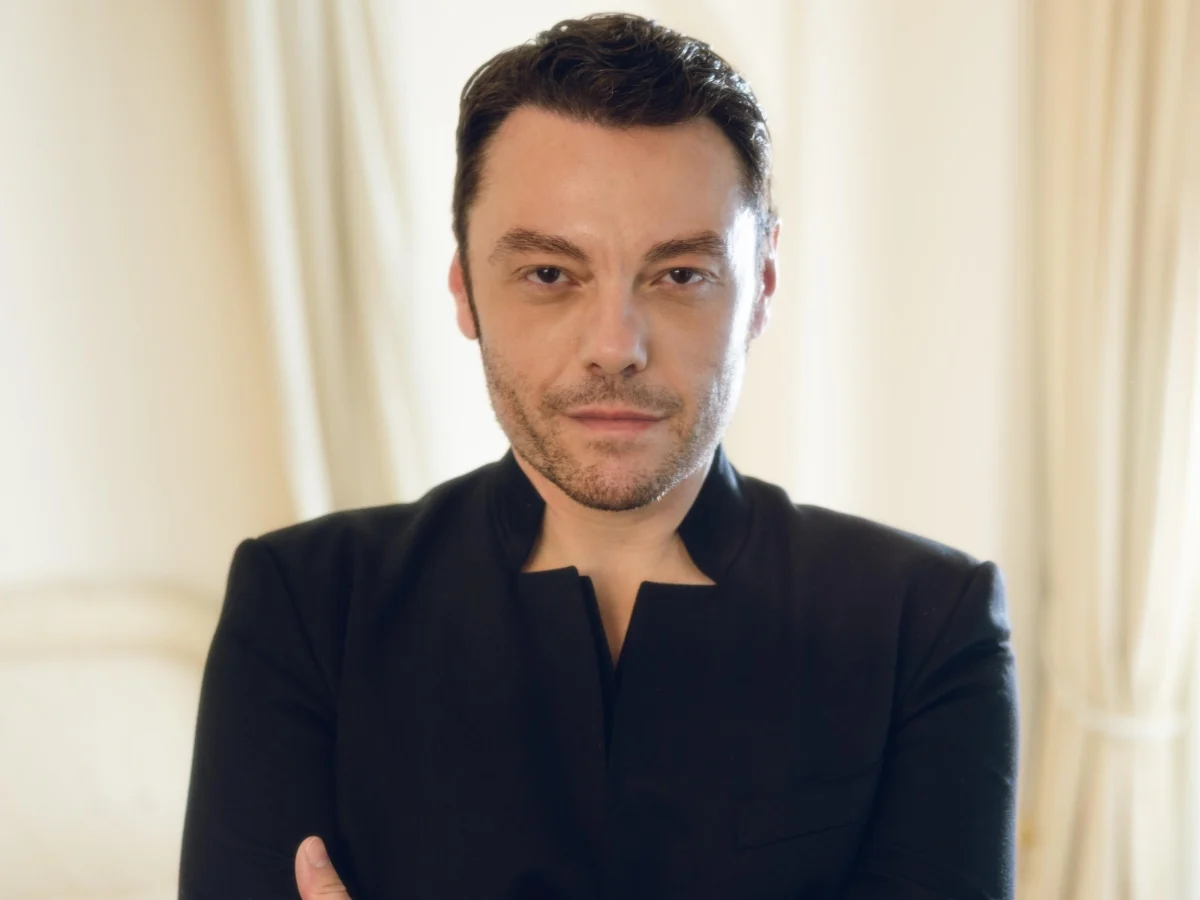 Tiziano Ferro: terapia de casal, ataques de pânico e a reconstrução por trás do novo álbum