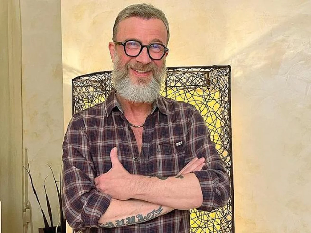 Marco Masini revela: tenho cabelo postiço japonês e diz saber quem tentou associá‑lo à má sorte