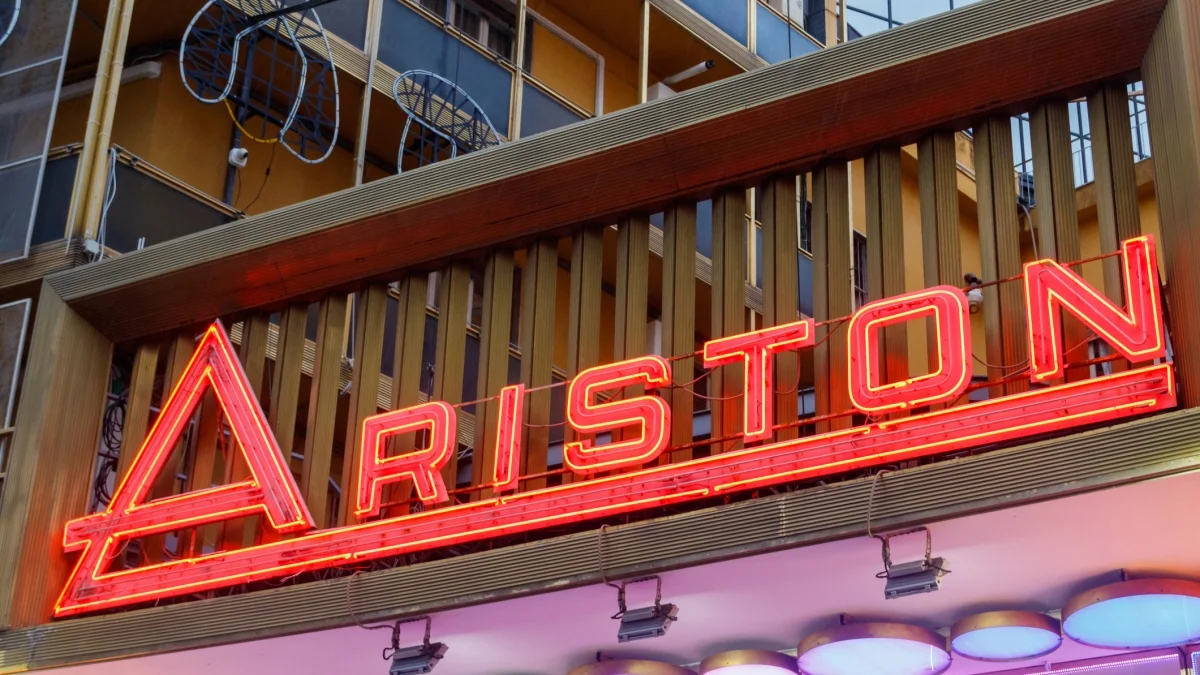 Quanto custa dormir em Sanremo durante o Festival 2026: hotéis até €1.000/noite, bilocales por €300–700